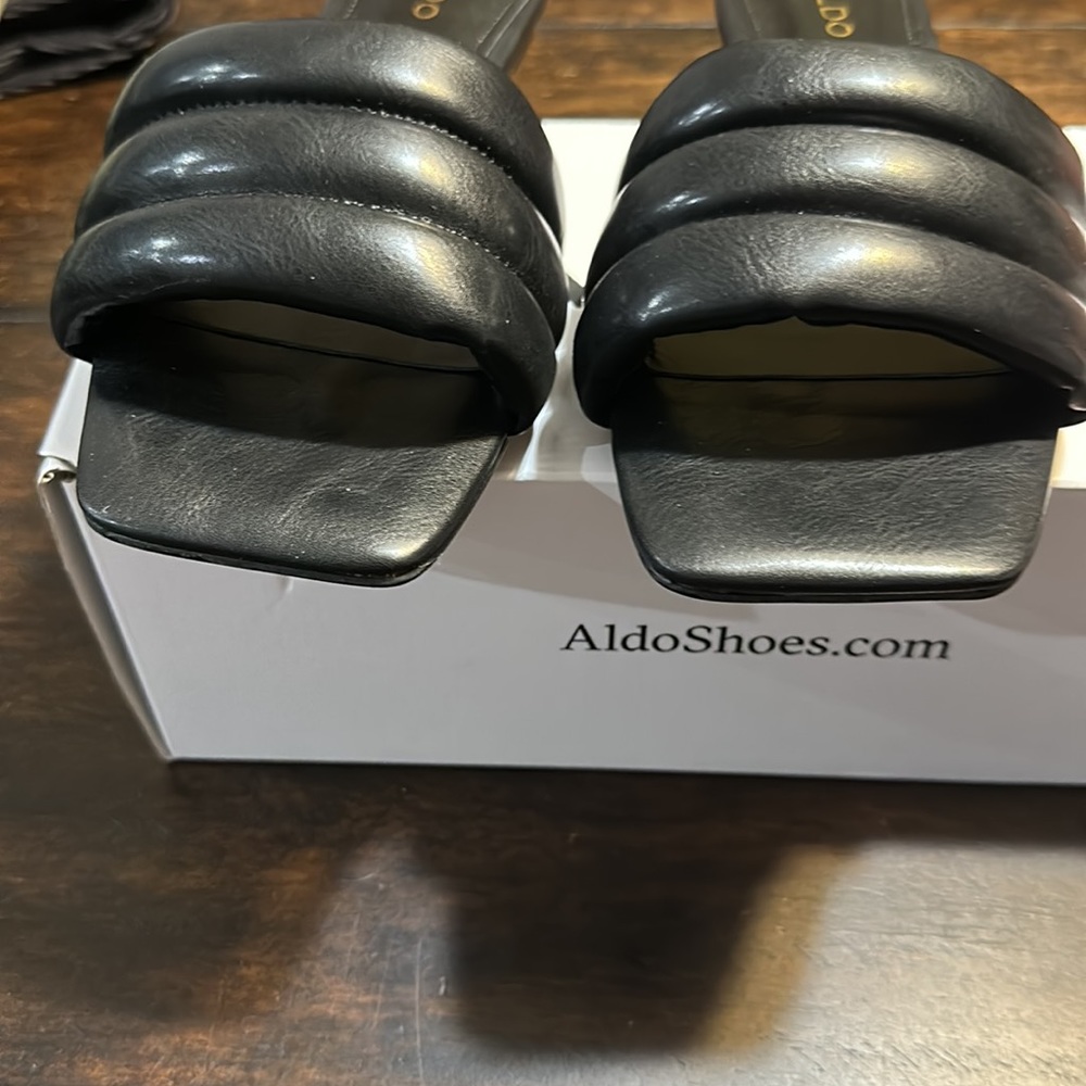 New in box!  ALDO Black Sandals - Size 8-1/2. - Picture 5 of 10